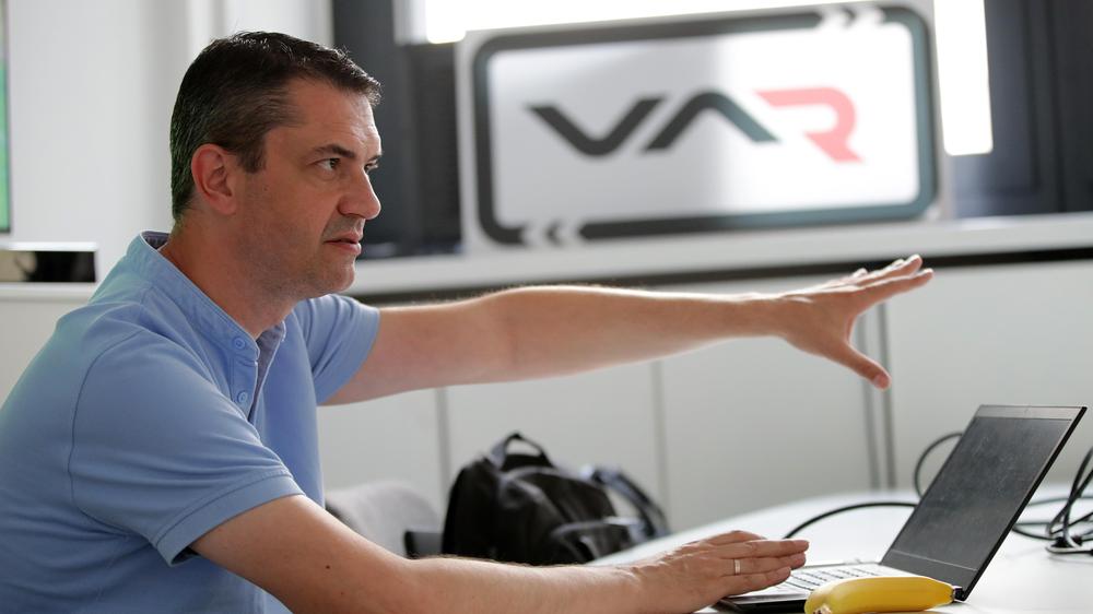 Interview mit Viktor Kassai „Der VAR ist der ehrlichste Weg, wie man